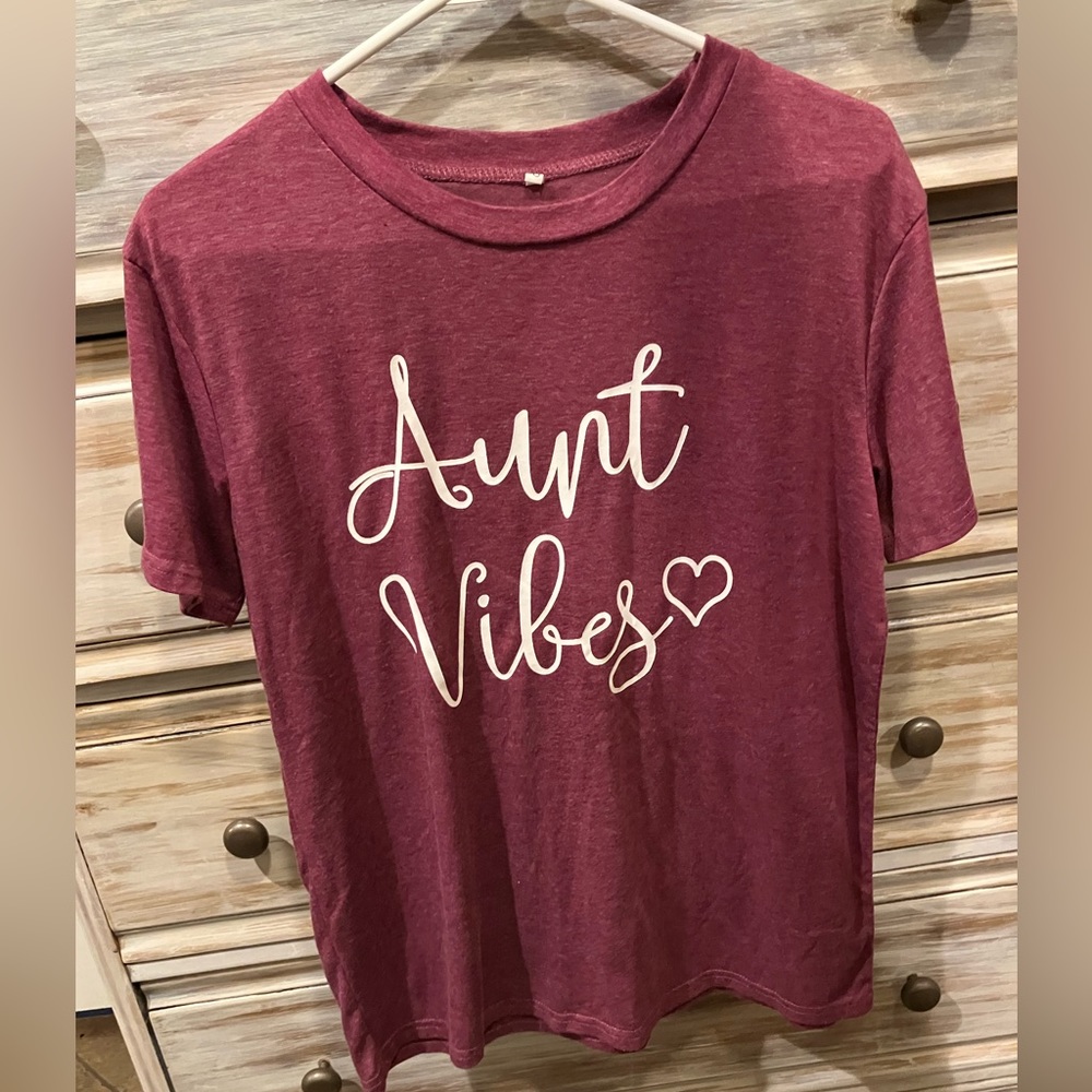 Auntie vibes tee